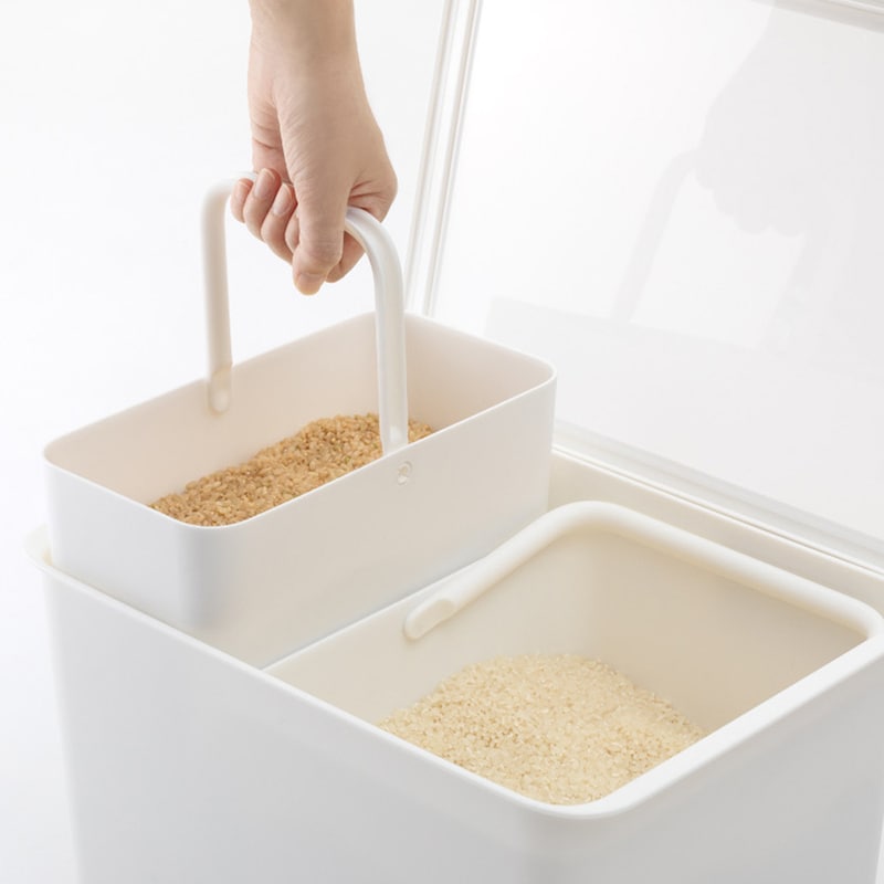 インナーケースには取り出しやすいハンドル付き