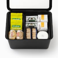 シリアル・オートミール・コーヒーなどの朝食セット