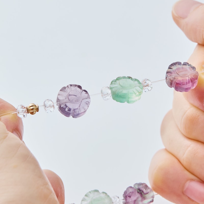 ブレスレットはゴム仕様