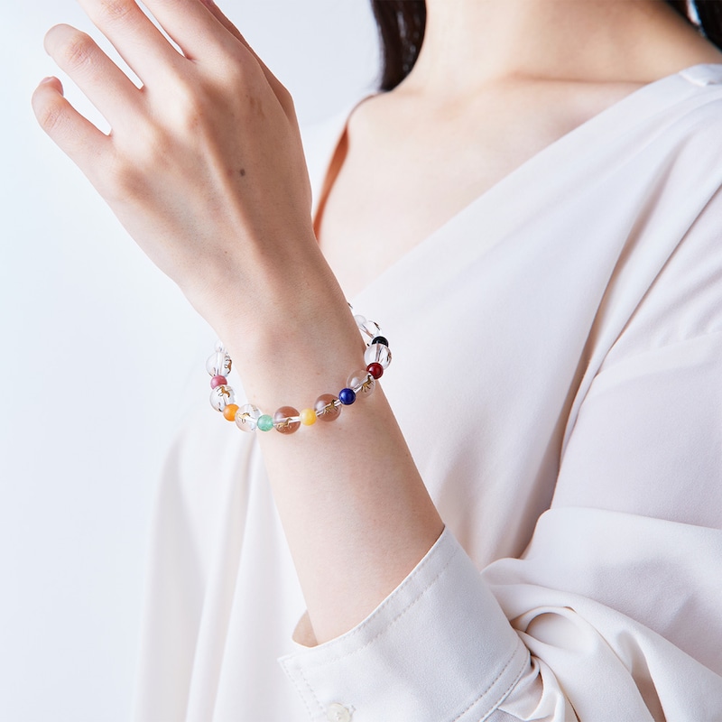 縁起の良い水晶の大玉に8種類の天然石をあしらいました