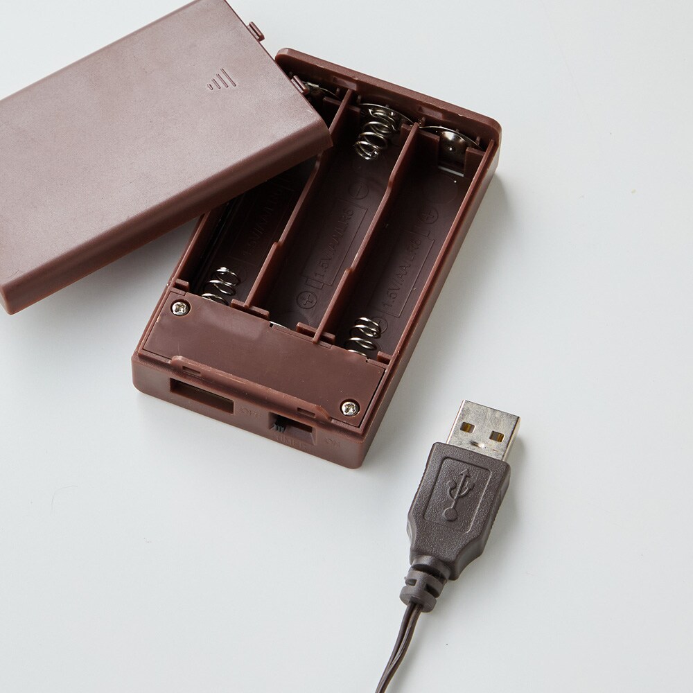 USBからの給電または乾電池に対応