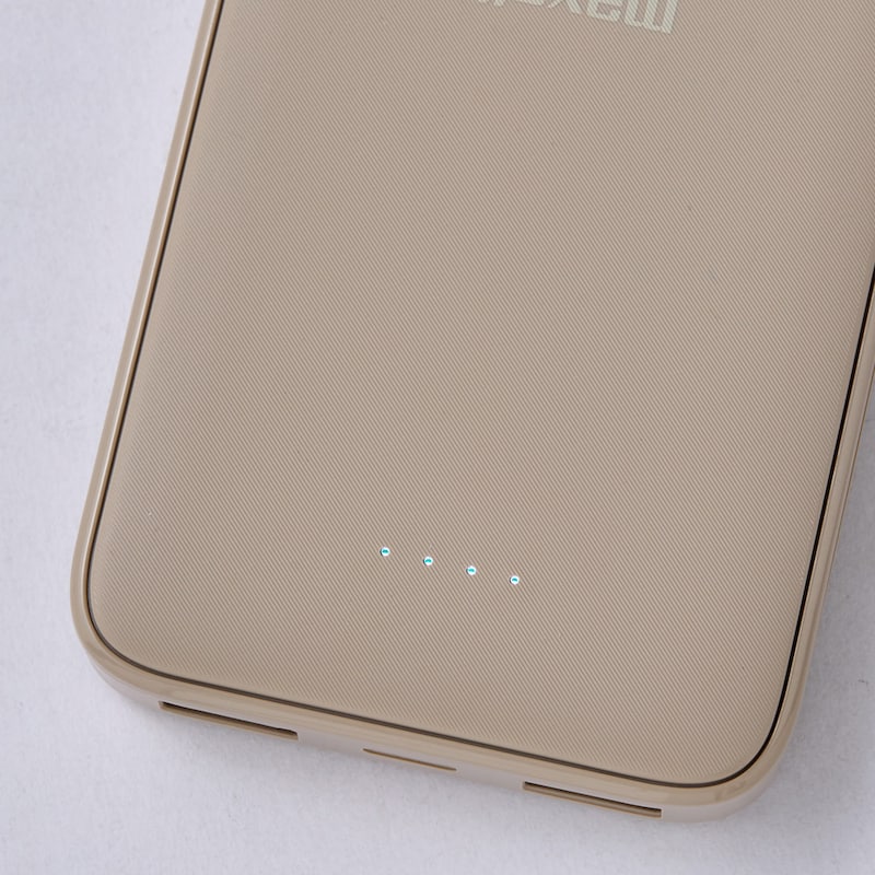 電池残量がわかる4段階LED残量表示搭載