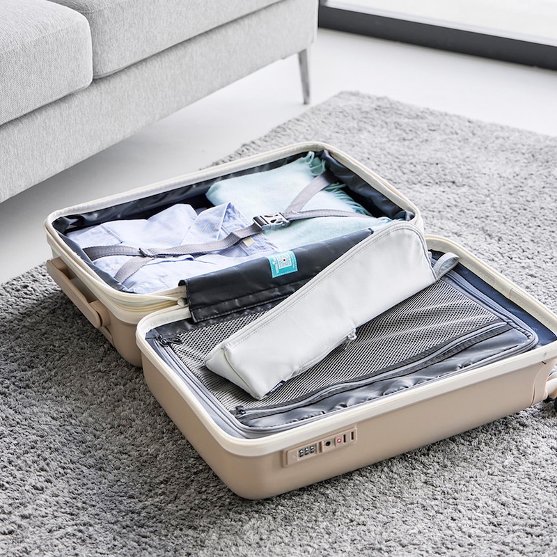 ファスナーが上まで閉まるので、ヘアーアイロンの飛び出しを防止