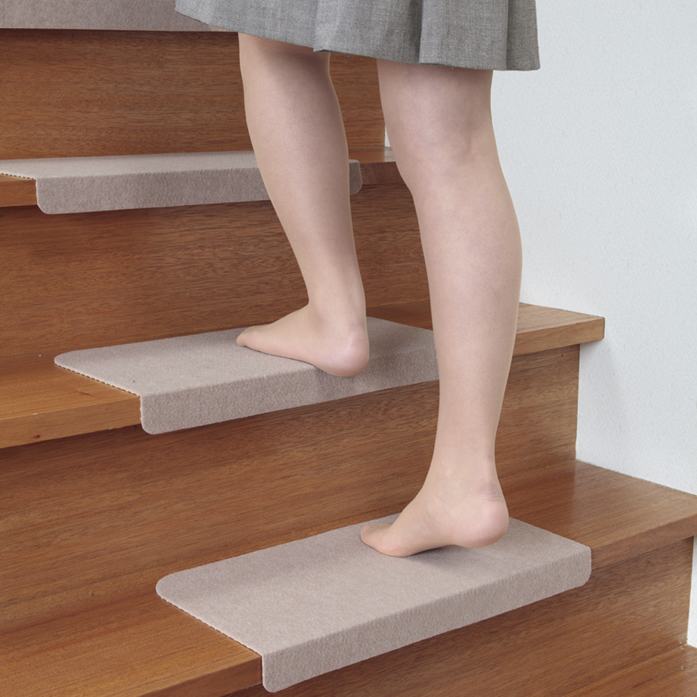 【ベルメゾン】折り曲げ付階段マット 【おくだけ吸着】