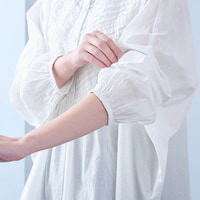 ゴム入りの袖口でたくし上げしやすい