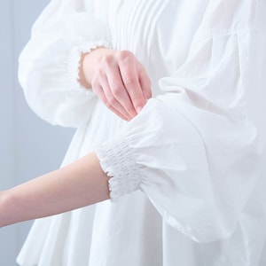 ゴム入りの袖口でたくし上げしやすい