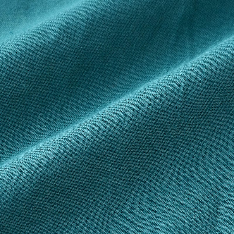 身生地は薄くて軽い綿100%素材