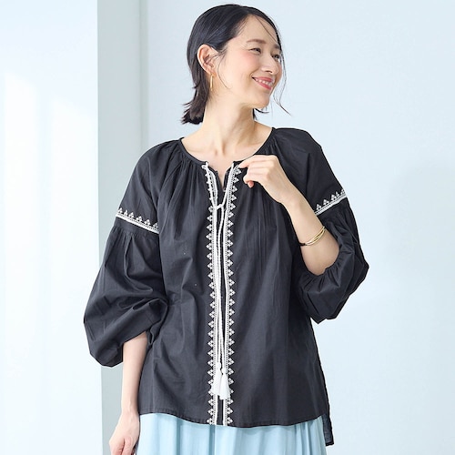 配色刺繍使いブラウス