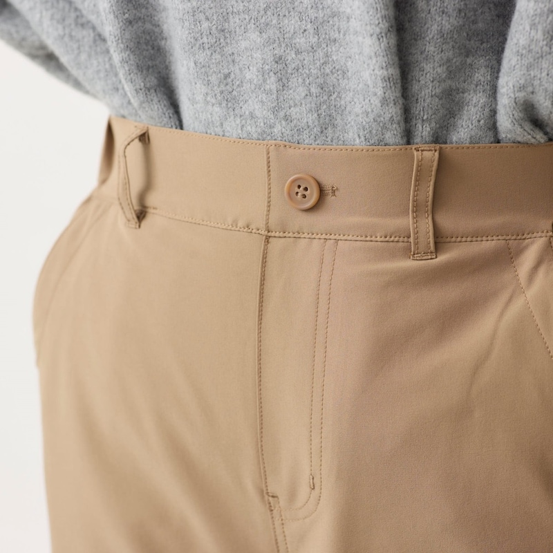 前はフェイクの前開き仕様でスッキリ