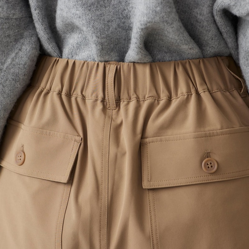 後ろウエスト部分はゴム仕様