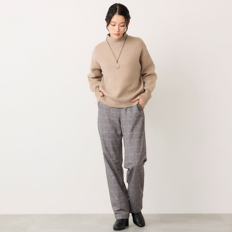 モデル身長168cm／M・股下70cm　※写真は撮影用のため、股下＋6cmとなります。