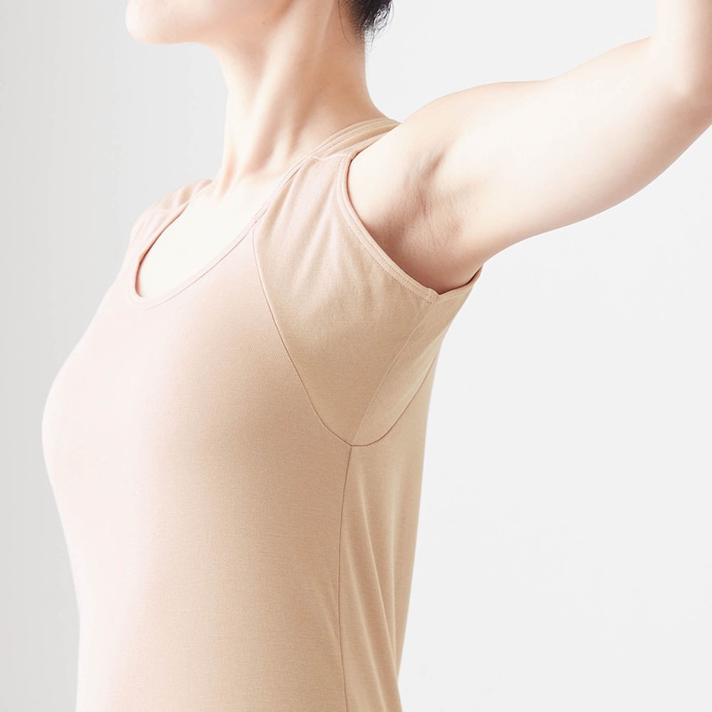 防水布入りの脇汗パッドで汗ジミを徹底ガード