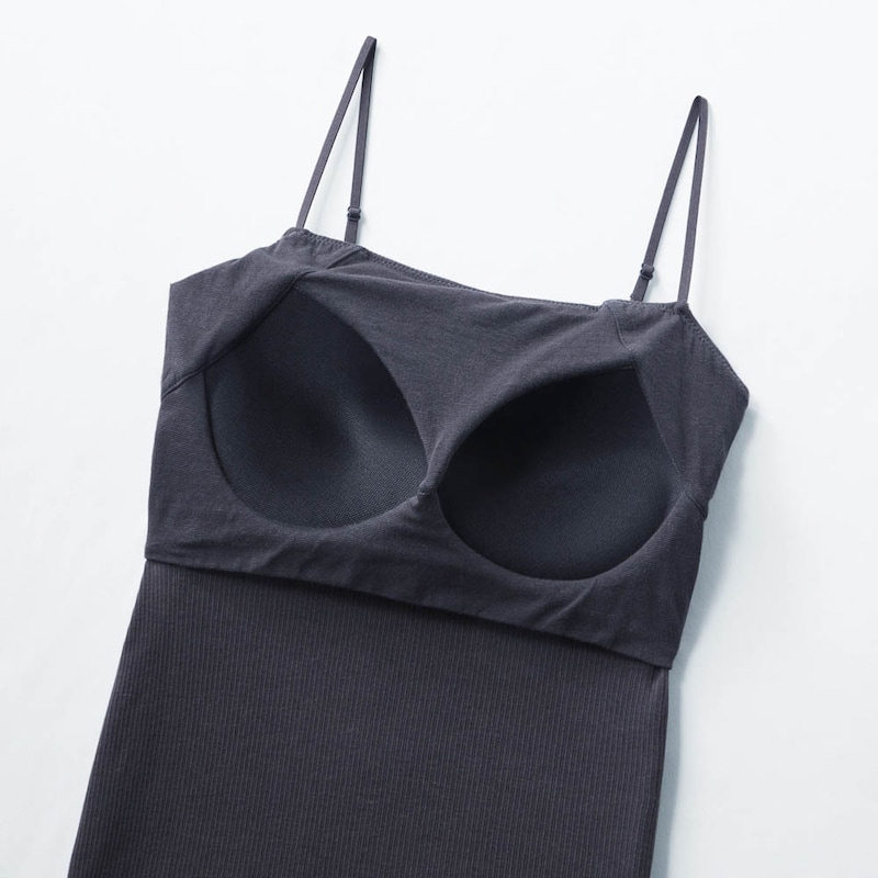 肌側は吸水速乾機能で気になるバストのムレを軽減