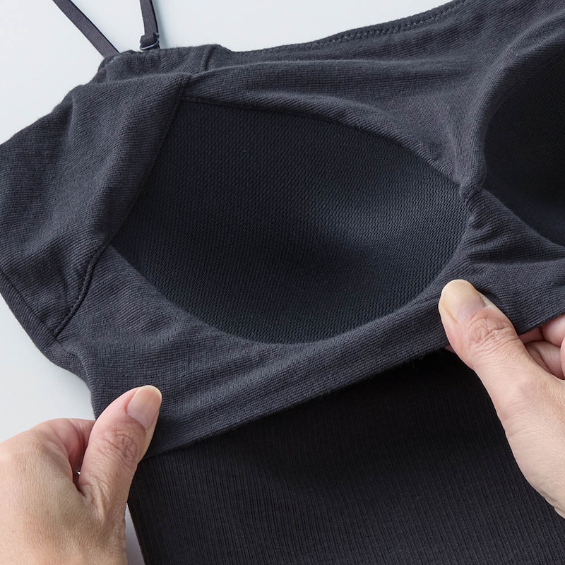 アンダーゴム不使用でバストをやさしくホールド