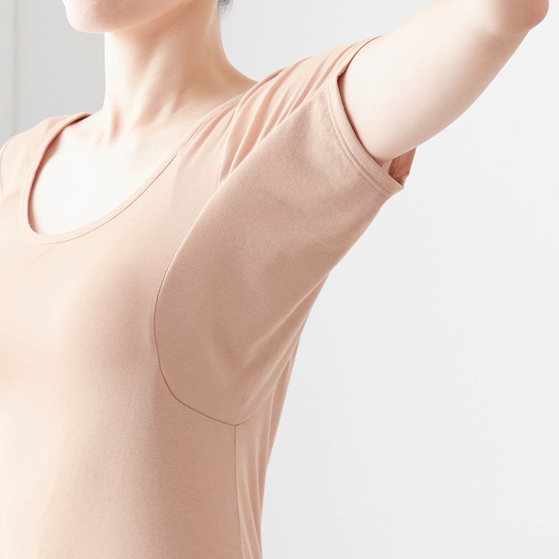 防水布入りの脇汗パッドで汗ジミを徹底ガード