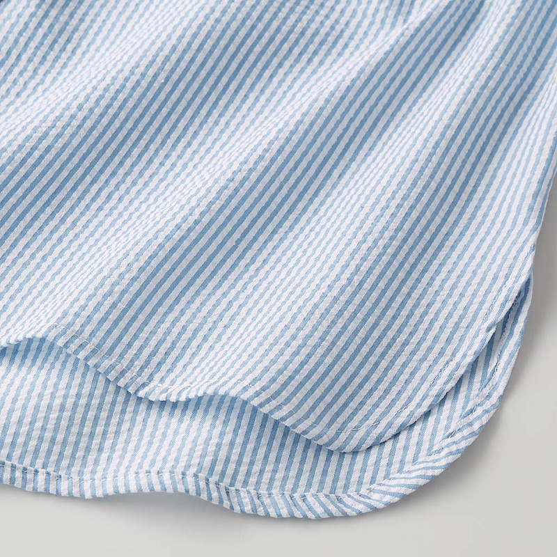 表面に凸凹感のあるサッカー素材でサラッとした着心地