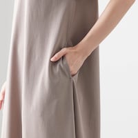 両サイドには便利なポケット付き