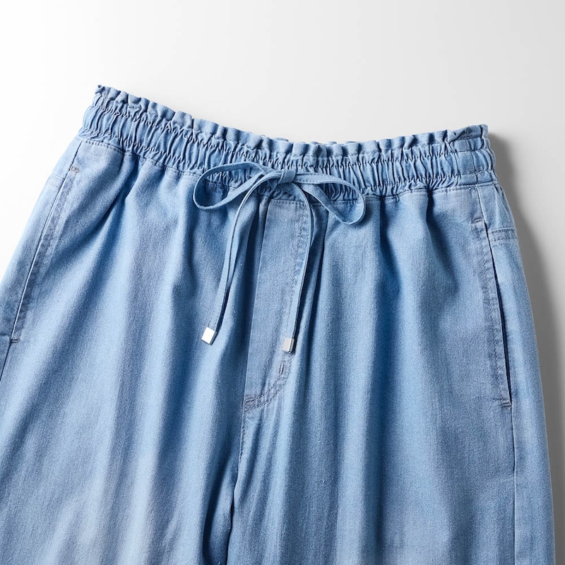 ウェストはゴム上辺にミニフリルを施しアクセントに