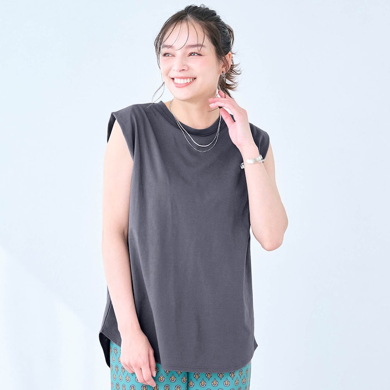 チャコールグレー