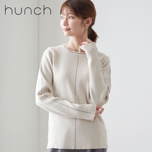 やわもち素材のライン入りクルーネックニット