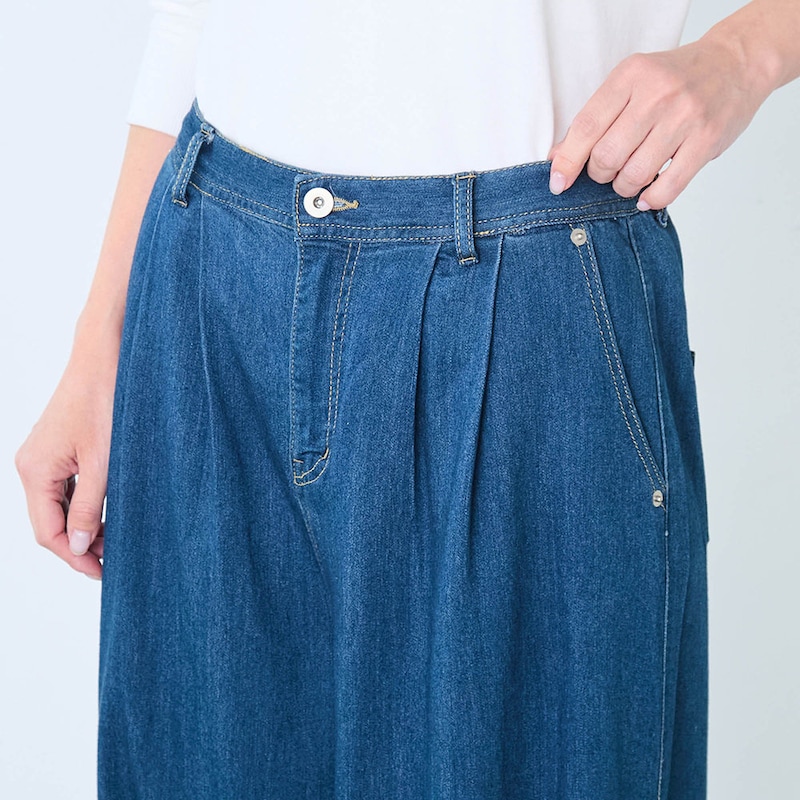 深めの股上で気になるお腹まわり、腰まわりをカバーしながら脚長効果も