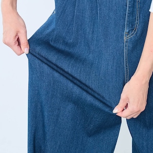 レーヨン混のやわらかいストレッチ生地で動きやすい