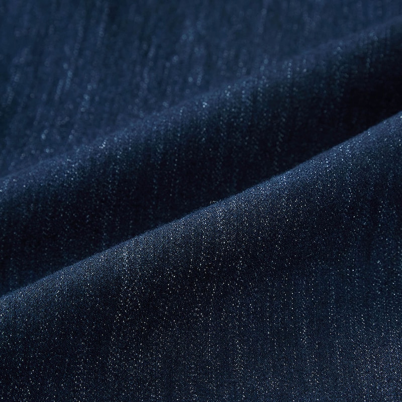 「堅い、重い」という従来のデニムイメージを一新する、やわらかさ＆軽さ！