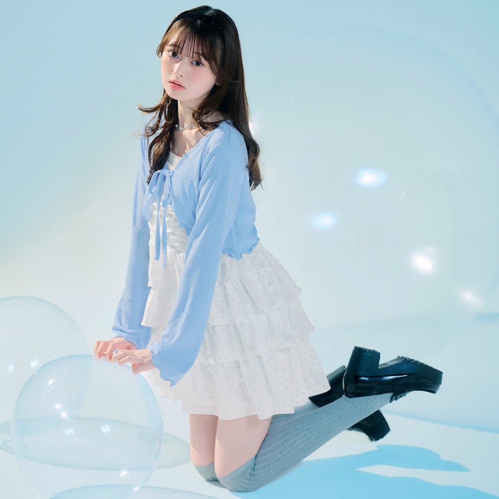 ブルー系花柄／モデル身長160cm・サイズJ-M