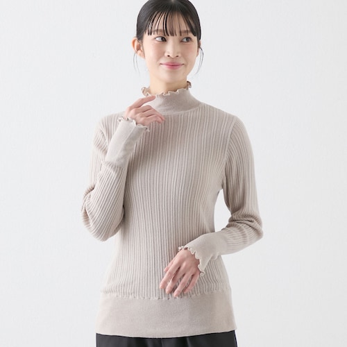 綿素材のリブハイネックニット