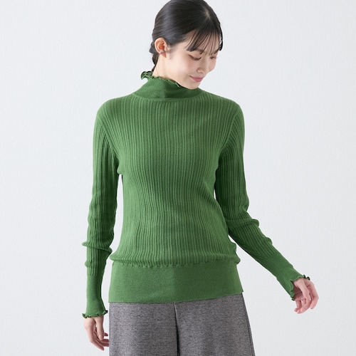 綿素材のリブハイネックニット