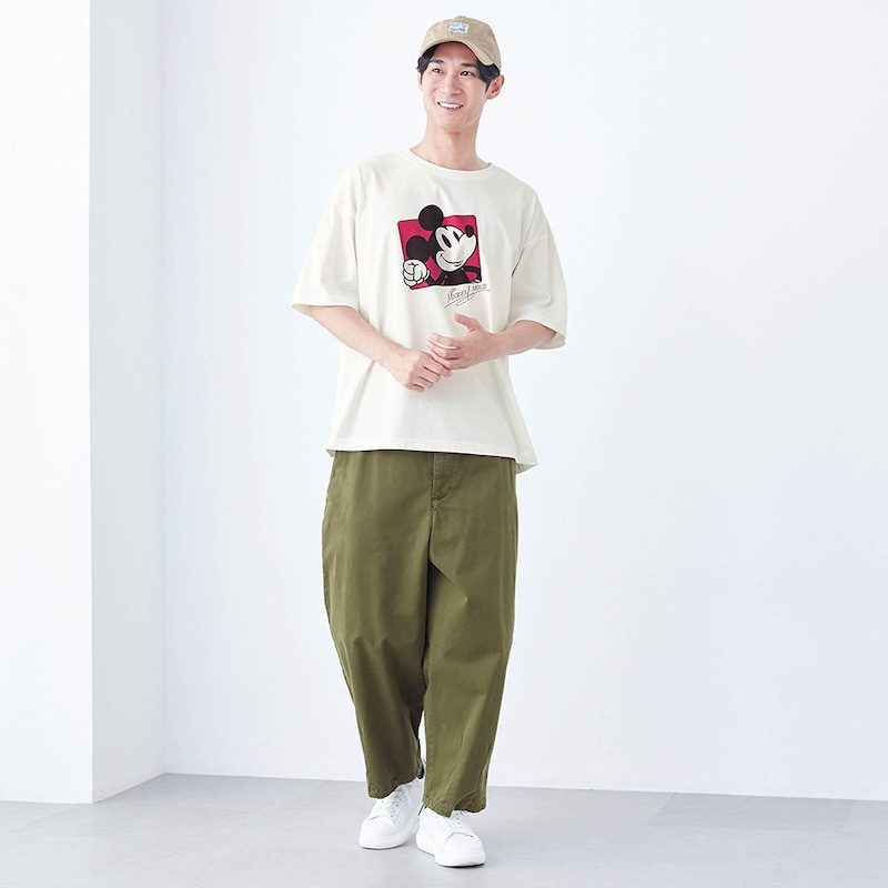 モデル身長182cm／L～LL　ミッキーマウス着用