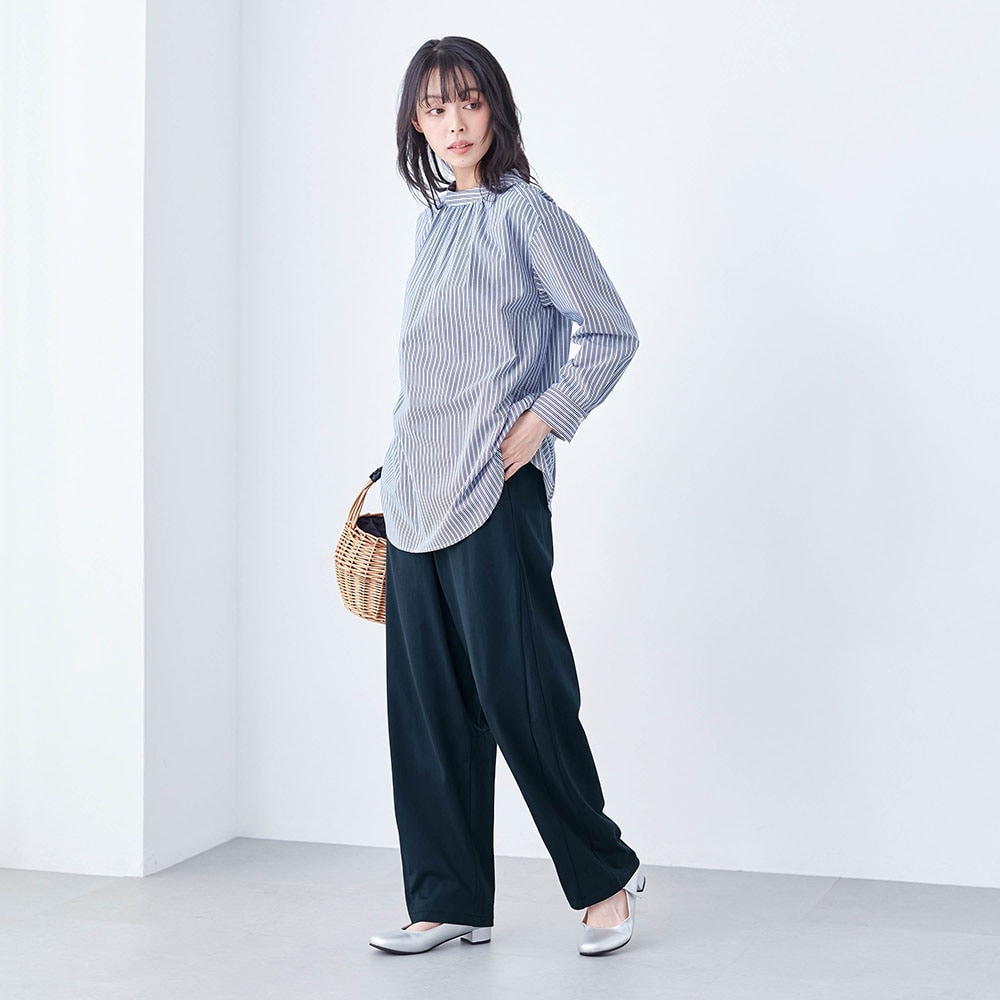 モデル身長165cm／M ※写真は撮影用のため股下+3㎝になります。