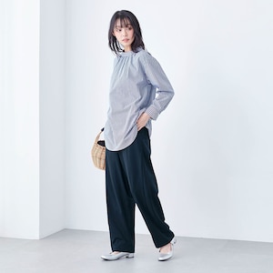 モデル身長165cm／M ※写真は撮影用のため股下+3㎝になります。