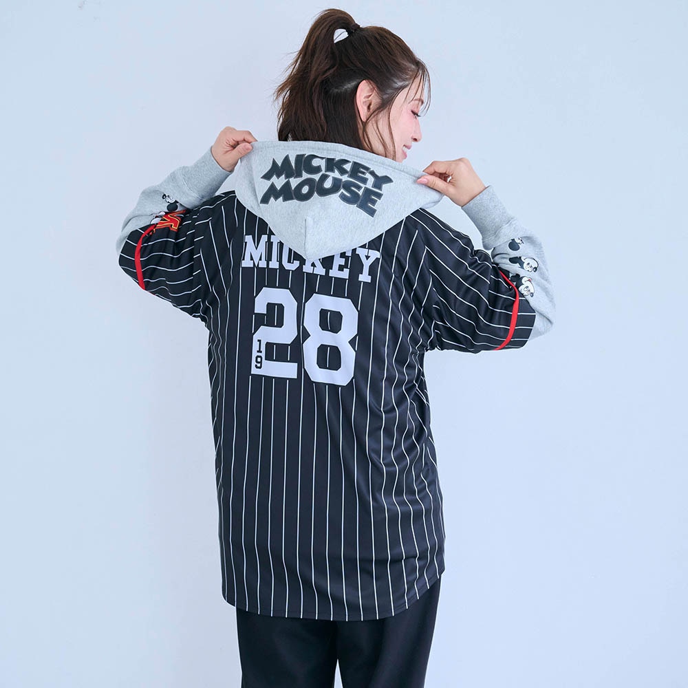 モデル身長168cm／Ｍ～Ｌ　ミッキーマウス着用