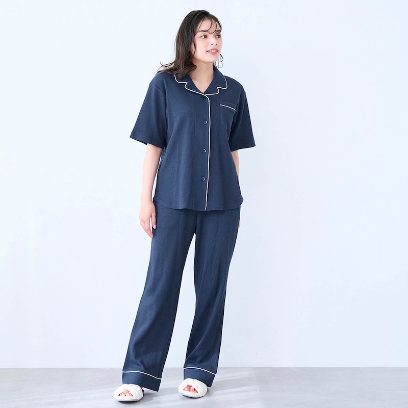 モデル身長161cm／M　※写真は撮影用のため股下+4cmになります。