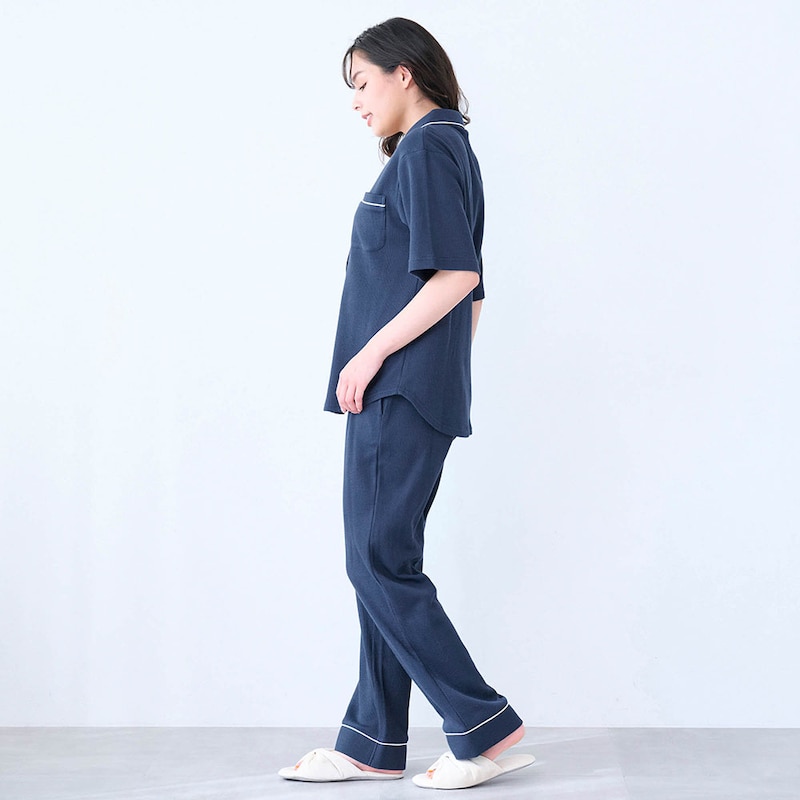 モデル身長161cm／M　※写真は撮影用のため股下+4cmになります。