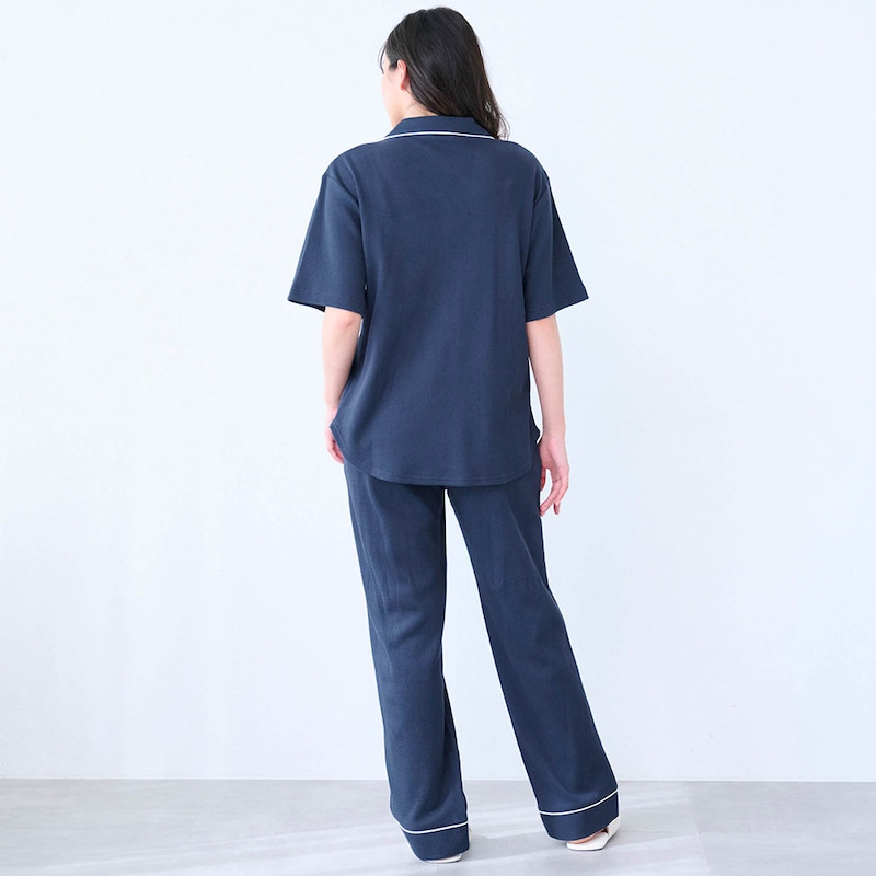 モデル身長161cm／M　※写真は撮影用のため股下+4cmになります。