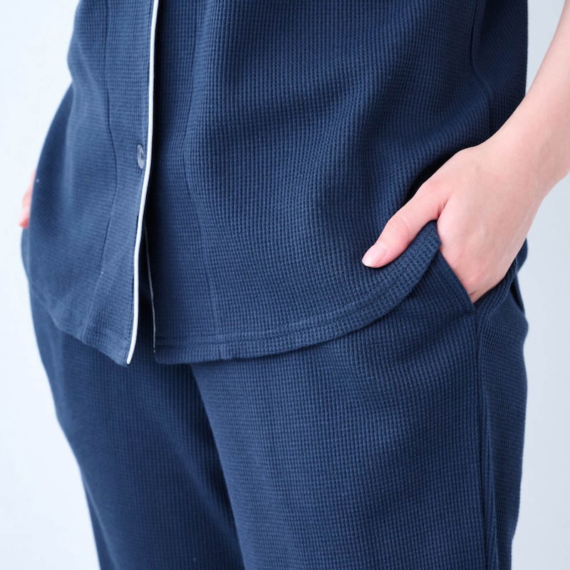 パンツには便利な両サイドポケット付き