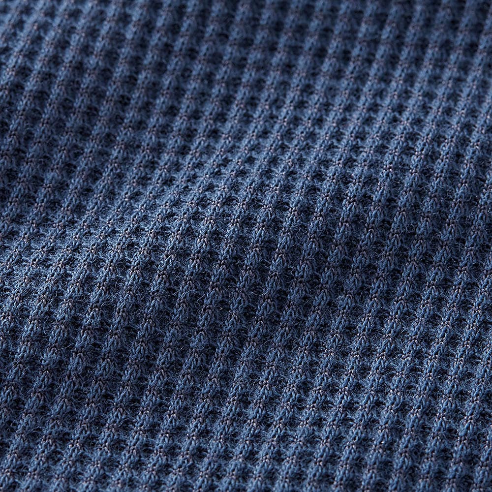 ぽこぽことした表面感のやわらかなワッフル素材を使用