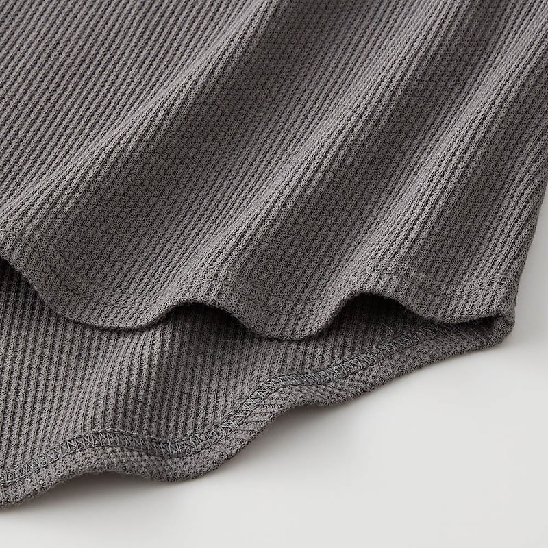 綿混の吸水速乾機能素材で汗をかいてもサラッと快適