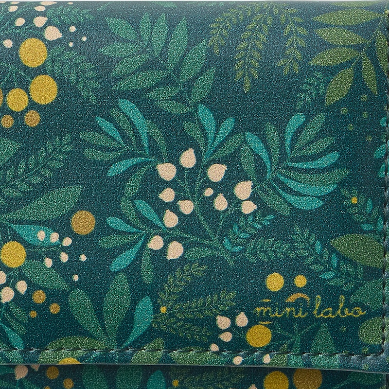 柄アップ　森の中で