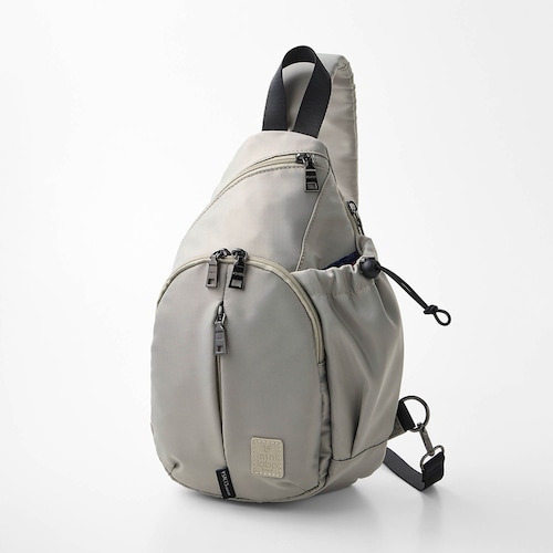 ナイロン素材で容量大きめボディバッグ［イザックコラボ］／甘い人生 「ミニラボ」