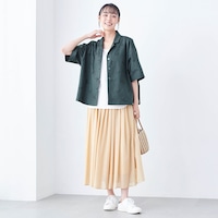 モデル身長165cm／M　カーキ着用