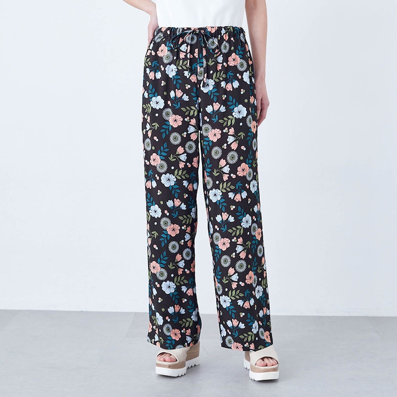 モデル身長167cm／M ※写真は撮影用のため股下+4㎝になります。