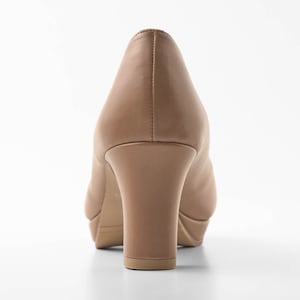 ハイヒール初心者や久しぶりの方も挑戦しやすい約6.5cmヒール