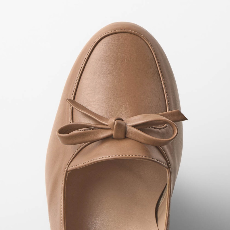 可愛さと上品さを兼ね備えたリボンデザイン