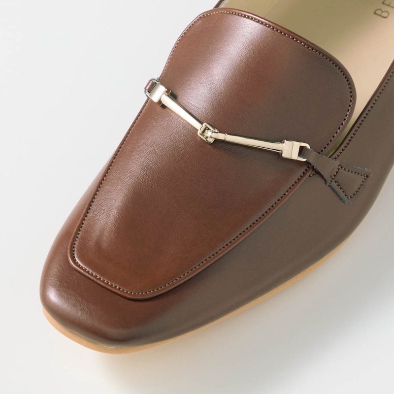 女性らしいシャープなビットデザイン