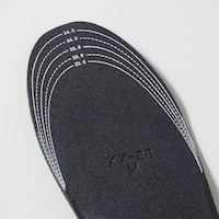 手持ちのシューズに合わせてカットして使えるフリーサイズ
