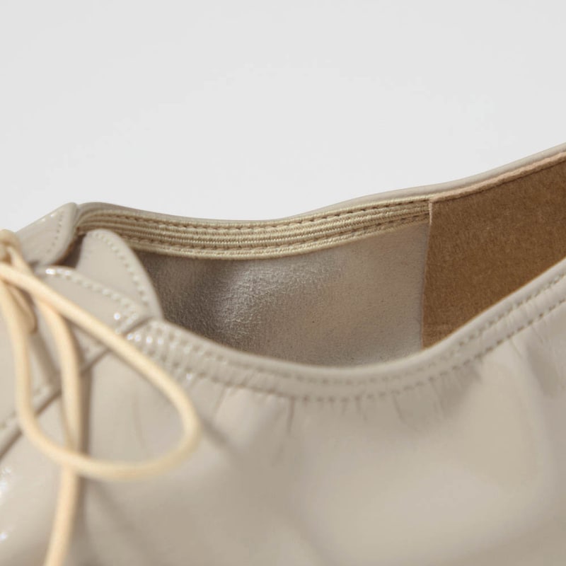 履き口がゴム仕様なので足あたりがよく靴擦れしにくい