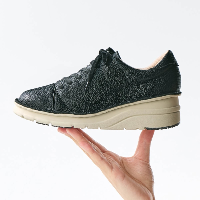 片足約185g（23.5cm）でとっても軽量